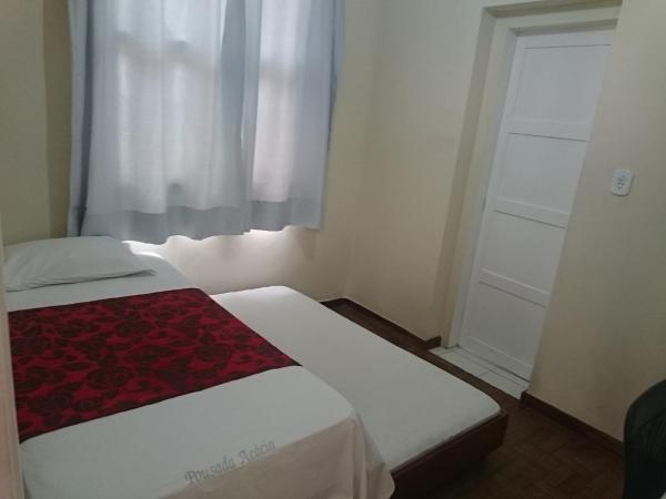 Pousada Acácia da Barra : photo 3 de la chambre twin room with pull out bed and a fan