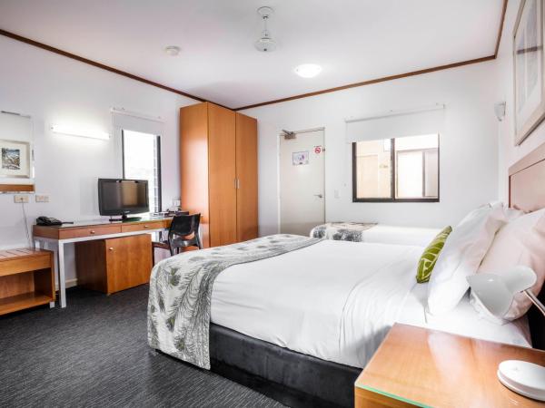 Mercure Darwin Airport Resort : photo 7 de la chambre chambre supérieure avec 1 lit queen-size et 1 lit simple