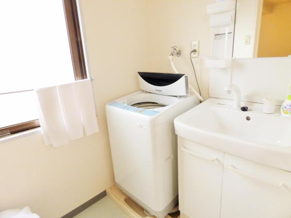 Kyoto Uraraka Guest House : photo 9 de la chambre chambre lits jumeaux de luxe avec canapé-lit