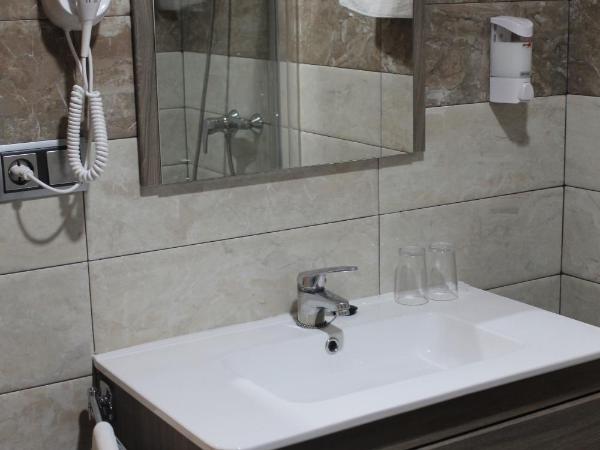 Hostal Mont Royal : photo 2 de la chambre chambre double ou lits jumeaux