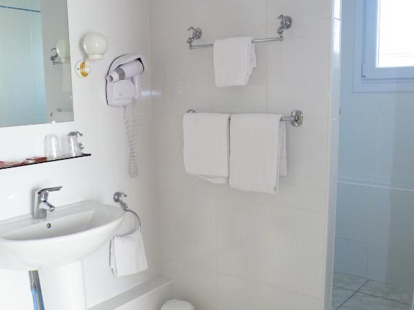 Hôtel de L'Avenue : photo 1 de la chambre chambre lits jumeaux