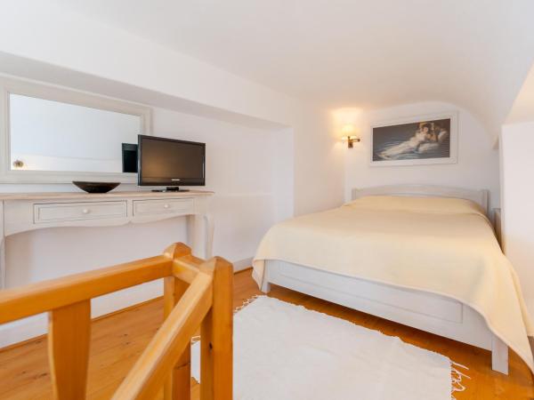 Strogili : photo 3 de la chambre studio double standard - vue sur caldéra (2 adultes)