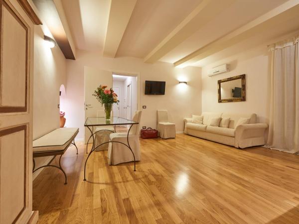 B&B Le Stanze del Duomo : photo 4 de la chambre grand appartement 1 chambre