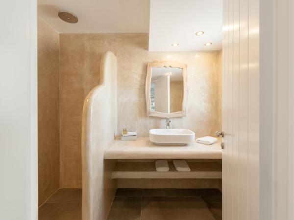 Strogili : photo 7 de la chambre chambre supérieure - vue sur caldeira (3 adultes)