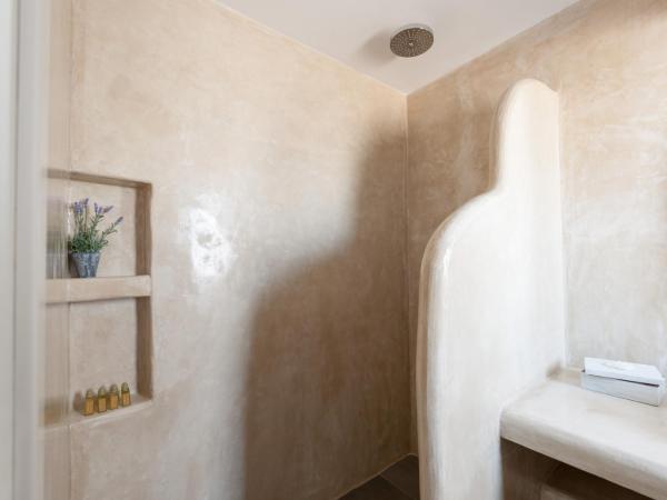 Strogili : photo 8 de la chambre chambre supérieure - vue sur caldeira (3 adultes)