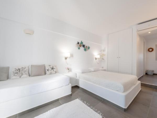 Strogili : photo 1 de la chambre chambre supérieure - vue sur caldeira (3 adultes)