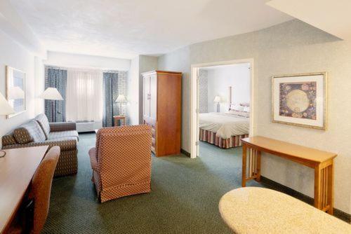 Staybridge Suites San Antonio Airport, an IHG Hotel : photo 1 de la chambre suite 1 chambre avec 2 lits queen-size