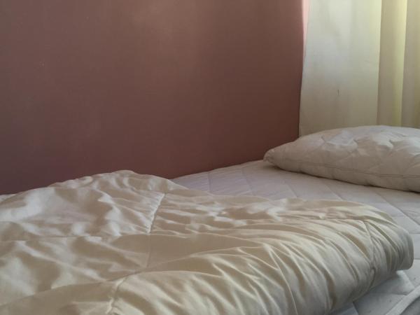 Linné Hostel : photo 2 de la chambre chambre lits jumeaux avec salle de bains commune