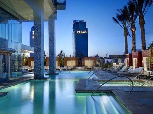 Palms Place Suite with Strip View : photo 3 de la chambre appartement