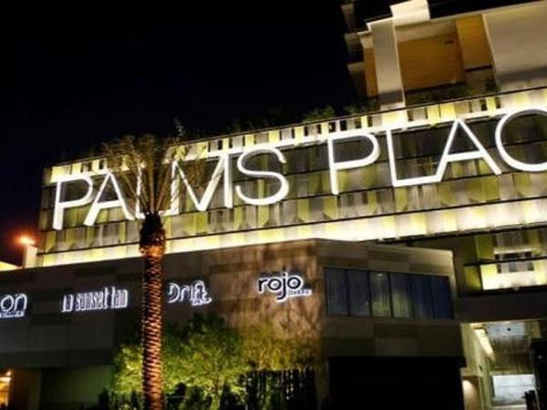 Palms Place Suite with Strip View : photo 4 de la chambre appartement