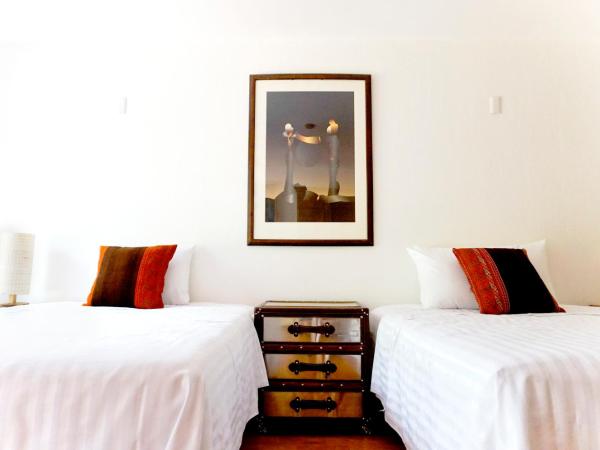 Casa Jacinta Guest House : photo 2 de la chambre chambre double avec 2 lits doubles