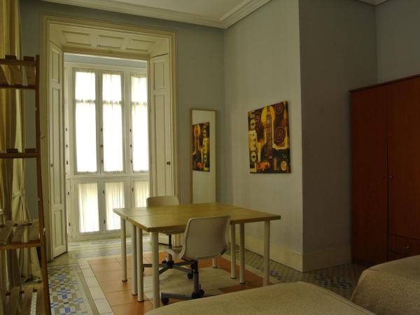 Pensión Santa Paula : photo 10 de la chambre chambre lits jumeaux avec salle de bains commune