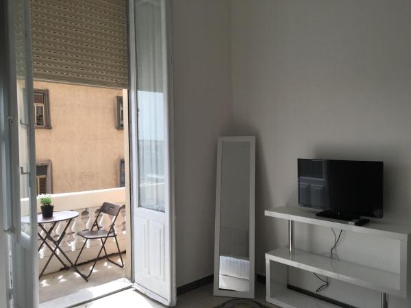 Cagliari d'Amare Via Roma : photo 4 de la chambre chambre double ou lits jumeaux deluxe avec balcon