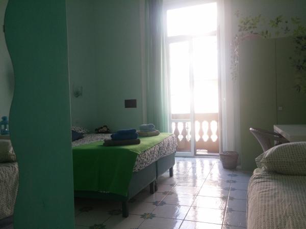 Viaggio a Napoli B&B : photo 2 de la chambre chambre triple