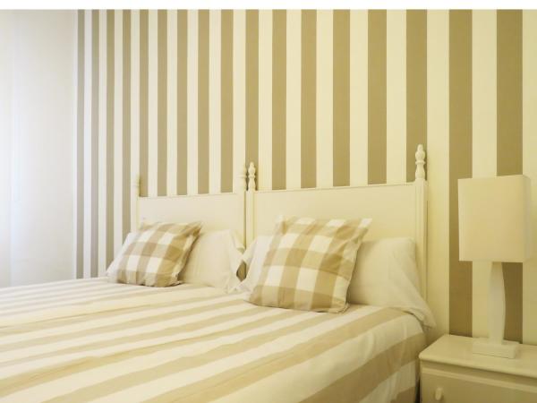 Pension Mayte : photo 3 de la chambre chambre lits jumeaux avec salle de bains commune