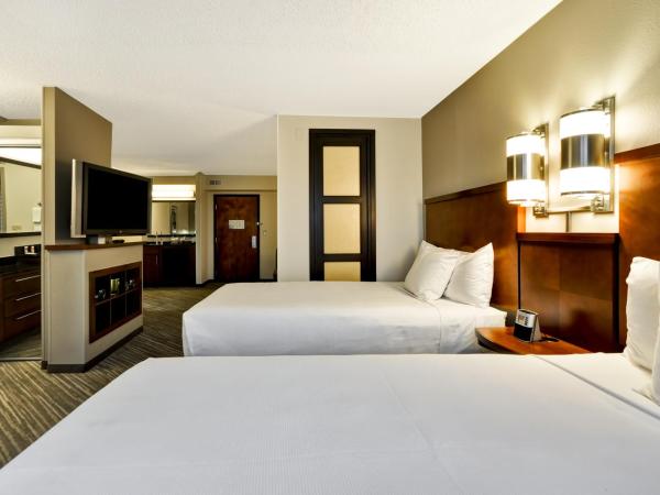 Hyatt Place Albuquerque Uptown : photo 3 de la chambre chambre avec 2 lits doubles et canapé-lit