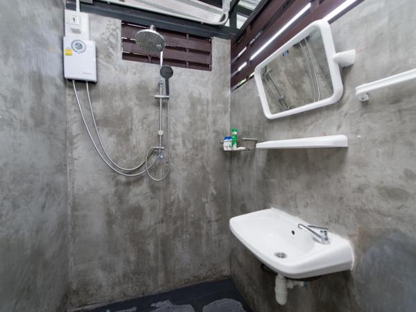 NTY Hostel Near Suvarnabhumi Airport : photo 7 de la chambre lit dans dortoir mixte de 4 lits