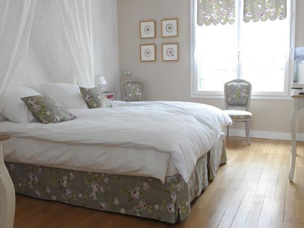 Au Coeur De Beauvais : photo 6 de la chambre chambre double ou lits jumeaux supérieure avec vue sur ville