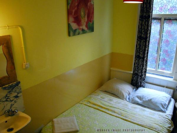 Hotel Tamara : photo 4 de la chambre chambre double standard avec salle de bains commune