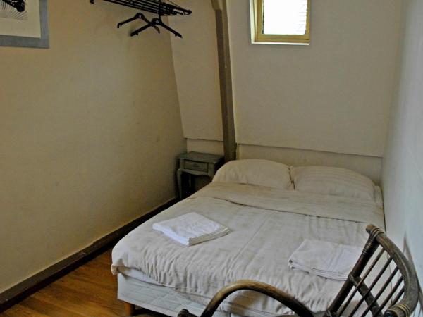 Hotel Tamara : photo 5 de la chambre chambre double standard avec salle de bains commune