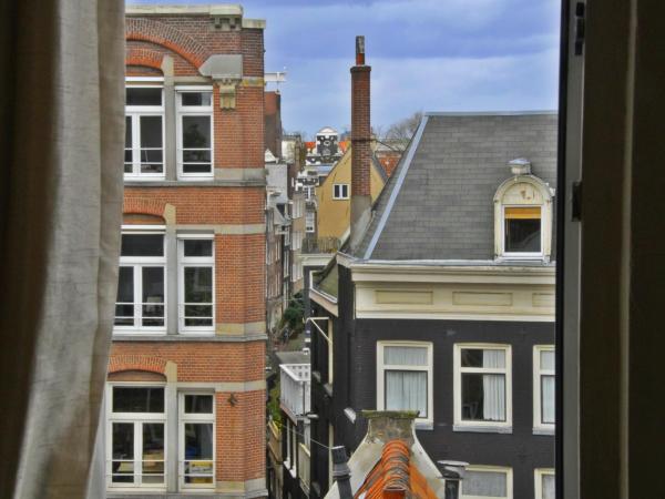 Hotel Tamara : photo 6 de la chambre chambre double standard avec salle de bains commune