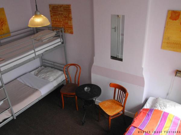 Hotel Tamara : photo 4 de la chambre chambre triple avec salle de bains commune