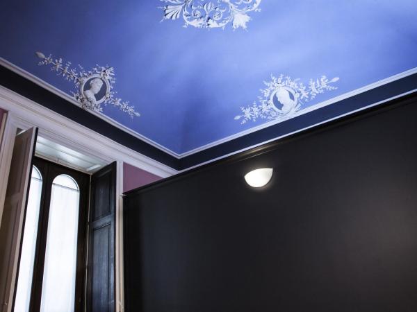 Art Fashion House Luxury Rooms : photo 7 de la chambre suite avec balcon