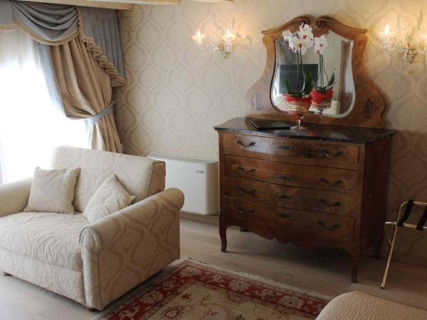 Hotel Palazzo Abadessa : photo 5 de la chambre chambre supérieure - vue sur jardin