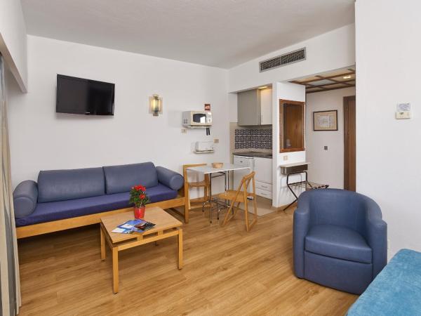 Hotel Apartamento Brisa Sol : photo 2 de la chambre studio - vue sur piscine