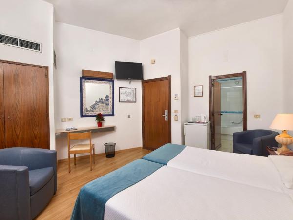 Hotel Apartamento Brisa Sol : photo 4 de la chambre chambre lits jumeaux - vue sur terres