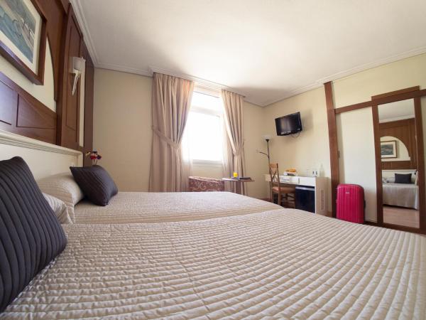 Hotel Pasarela : photo 10 de la chambre chambre double ou lits jumeaux