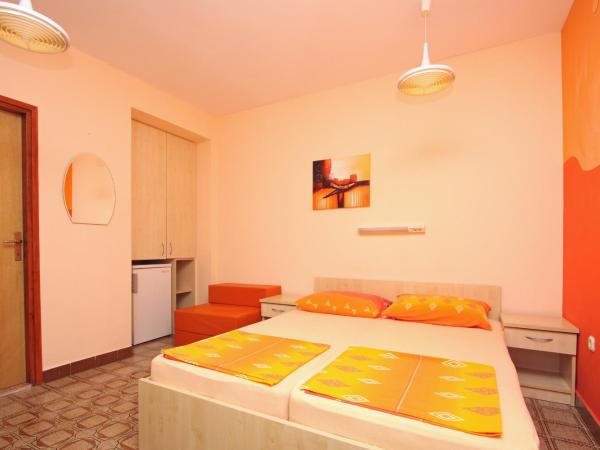 Apartments and Rooms Vesna Novalja : photo 1 de la chambre chambre double avec salle de bains privative