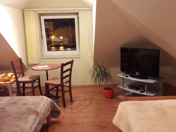 Villa Tudor : photo 6 de la chambre chambre triple - vue sur ville