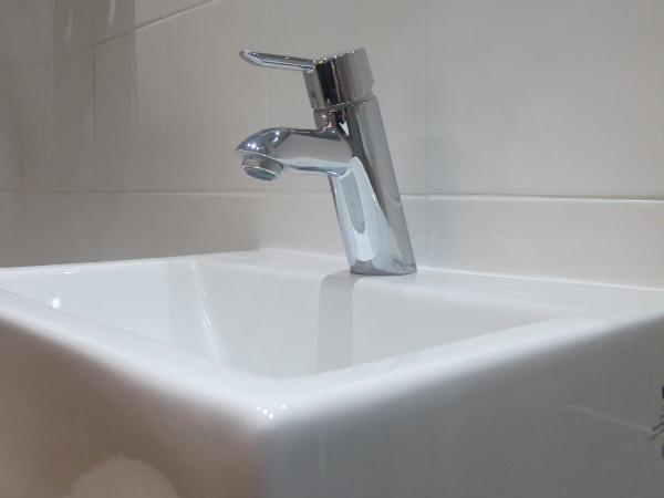 Alhambra Hotel : photo 10 de la chambre chambre simple avec salle de bains commune