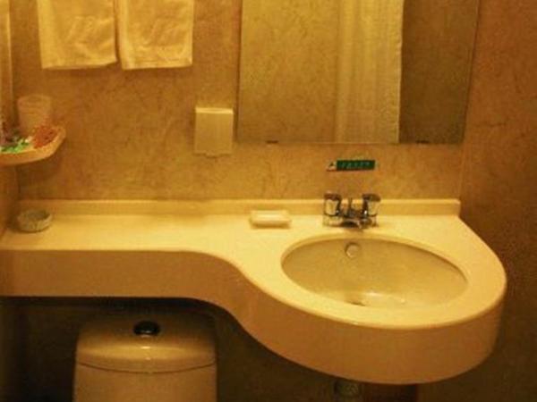 Jinjiang Inn Wuhan Wuchang Railway Station : photo 3 de la chambre chambre affaires b