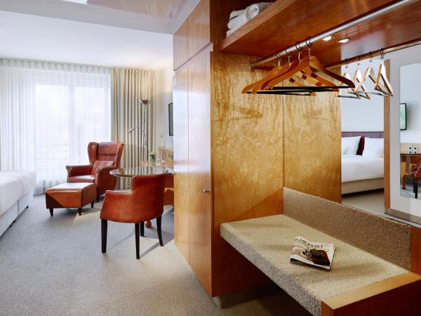 Lindner Hotel Dusseldorf Airport, part of JdV by Hyatt : photo 3 de la chambre chambre lit queen-size deluxe