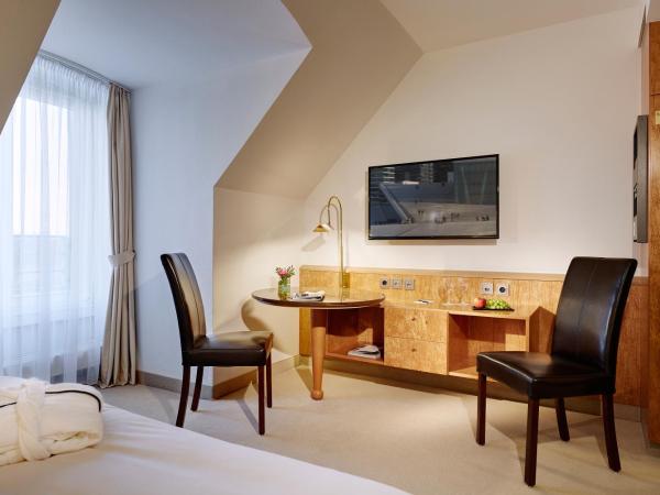 Lindner Hotel Dusseldorf Airport, part of JdV by Hyatt : photo 6 de la chambre chambre lit queen-size