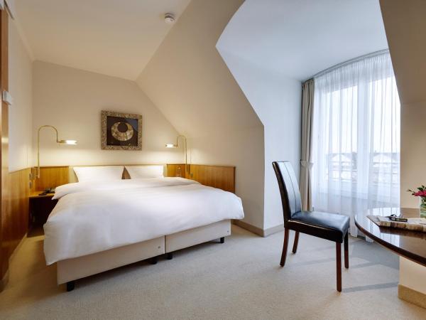 Lindner Hotel Dusseldorf Airport, part of JdV by Hyatt : photo 7 de la chambre chambre lit queen-size