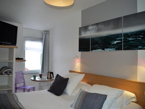 Hotel La Marine, Vieux Port : photo 6 de la chambre chambre double moyenne - côté cour
