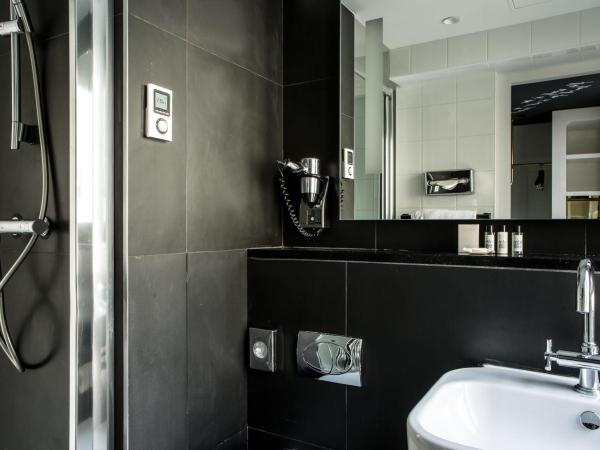 Le Général Hôtel : photo 1 de la chambre chambre cosy avec lit double