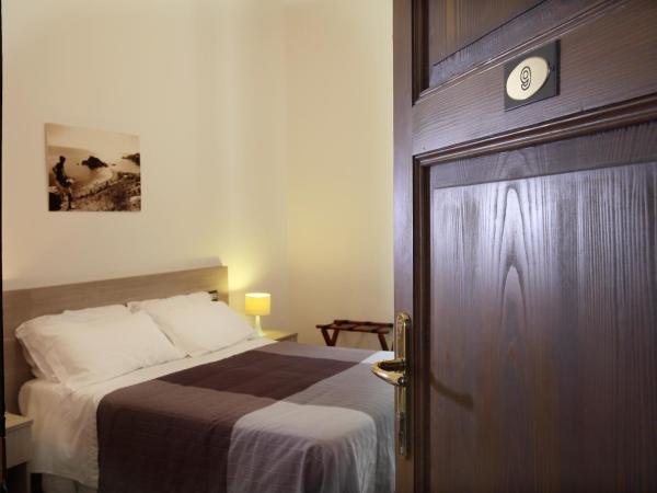 Villa Astoria : photo 4 de la chambre chambre double ou lits jumeaux Économique basique – vue sur jardin