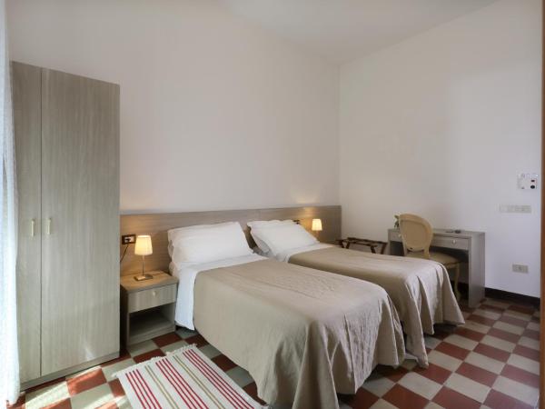 Villa Astoria : photo 1 de la chambre chambre double ou lits jumeaux Économique basique – vue sur jardin