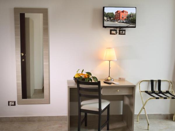 Villa Astoria : photo 5 de la chambre chambre double ou lits jumeaux supérieure avec balcon - vue sur mer