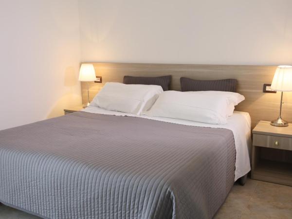 Villa Astoria : photo 9 de la chambre chambre double ou lits jumeaux supérieure avec balcon - vue sur mer