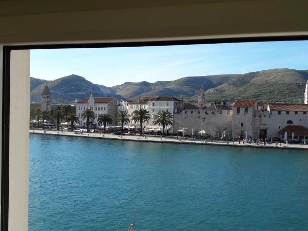 Villa Tudor : photo 10 de la chambre chambre triple - vue sur ville