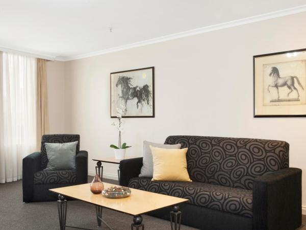 Melbourne Metropole Central Official : photo 5 de la chambre suite avec baignoire spa