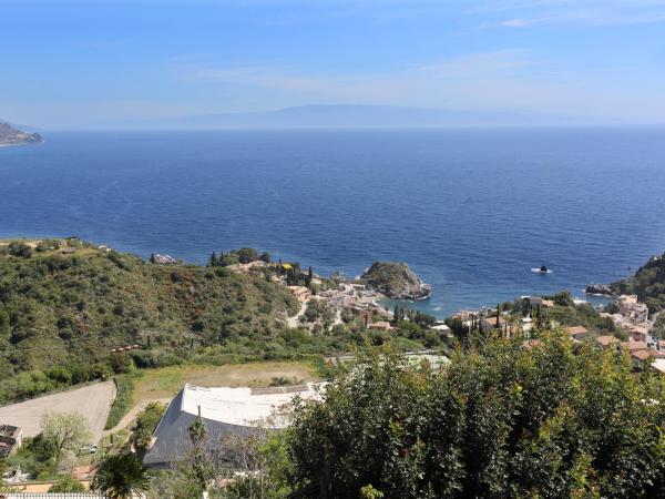 Villa Astoria : photo 9 de la chambre chambre double ou lits jumeaux avec balcon - vue sur mer
