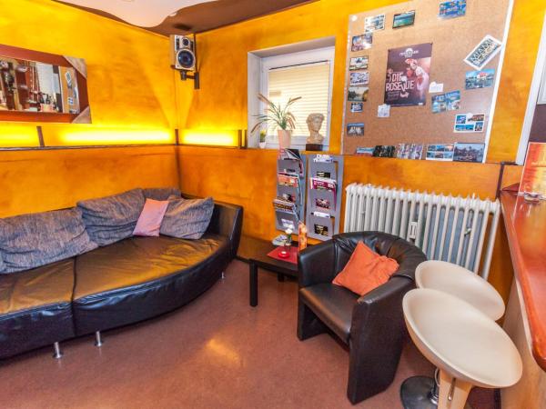 Hostel Alex 30 : photo 6 de la chambre chambre lits jumeaux avec salle de bains commune