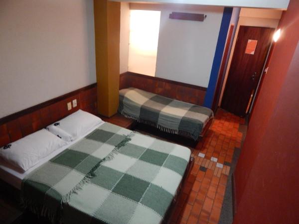 Laranjeiras Hostel : photo 3 de la chambre chambre double avec salle de bains privative