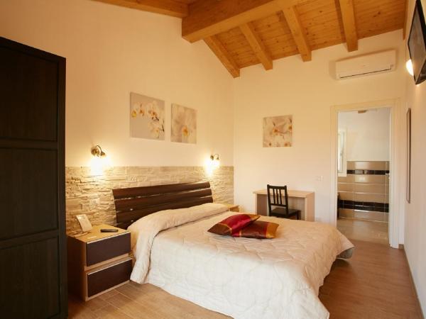 B&B Al sogno di Laura : photo 1 de la chambre chambre double deluxe avec lit d'appoint